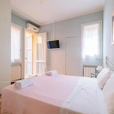 شقة Homeby, Petroni House *