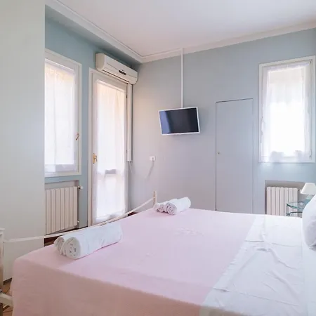Homeby, Petroni House * Bologna